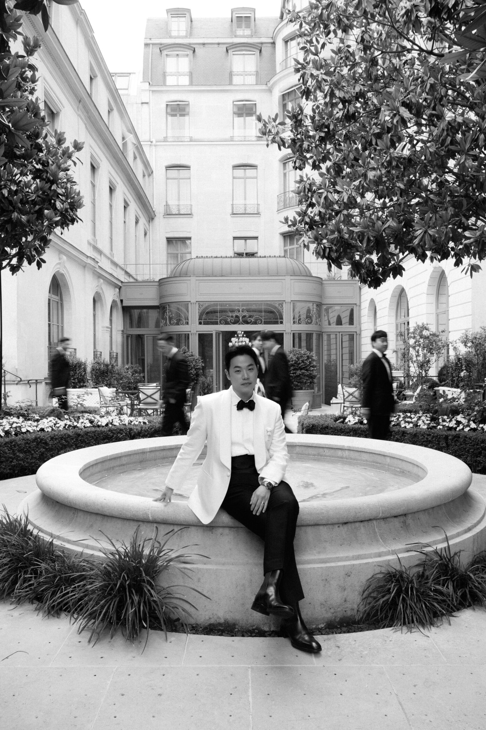A luxury Ritz Paris wedding featuring couture bridal fashion, timeless details and editorial wedding photography in the heart of Paris.